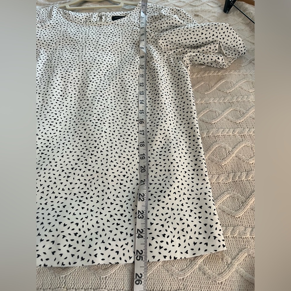 Banana Republic Rich White Small Black Patterned Blouse Women’s Size Medium - Picture 13 of 15
